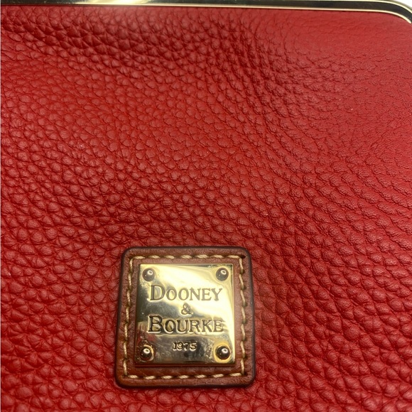 Dooney and Bourke red kisslock excellent condition - Picture 2 of 6